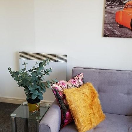 City Centre 1 Bed Apartment With Free On Site Parking With Cctv By Lets Relocations Birmingham Dış mekan fotoğraf