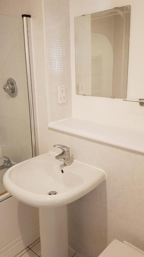 City Centre 1 Bed Apartment With Free On Site Parking With Cctv By Lets Relocations Birmingham Dış mekan fotoğraf