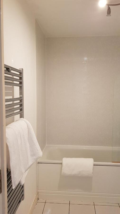 City Centre 1 Bed Apartment With Free On Site Parking With Cctv By Lets Relocations Birmingham Dış mekan fotoğraf