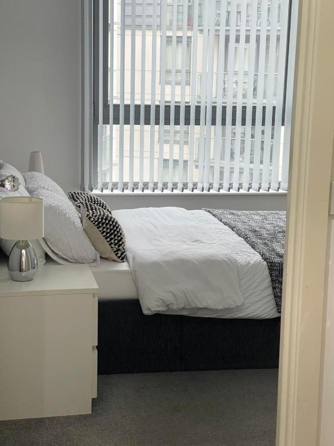 City Centre 1 Bed Apartment With Free On Site Parking With Cctv By Lets Relocations Birmingham Dış mekan fotoğraf